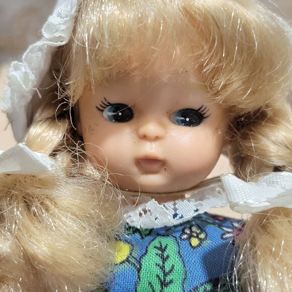 Vintage Dutch Girl Poseable Doll 7 Inch Tall - Picture 9 of 11